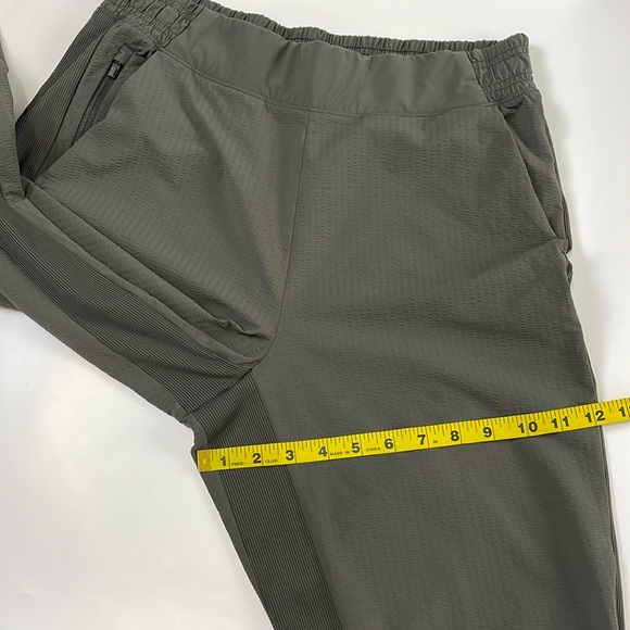 ATHLETA Olive Textured Brooklyn Jogger Size 8 Athleisure Travel Pants - Picture 16 of 16
